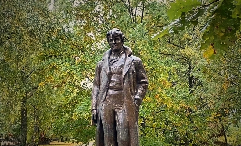 Памятник Есенину