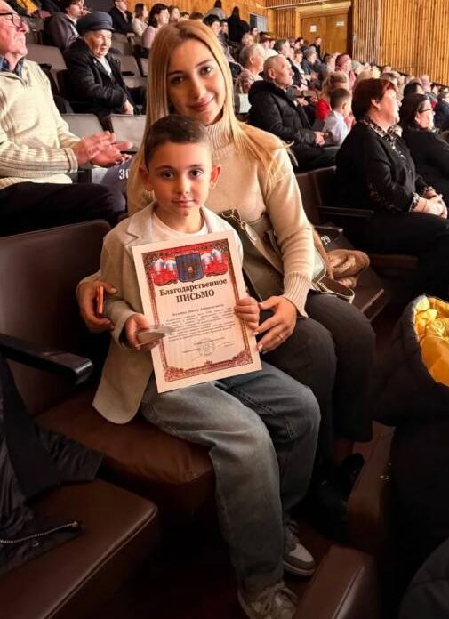 школьник с грамотой