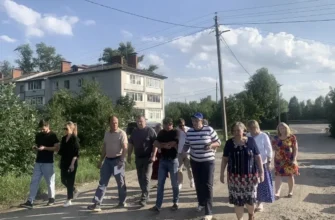 Люди идут