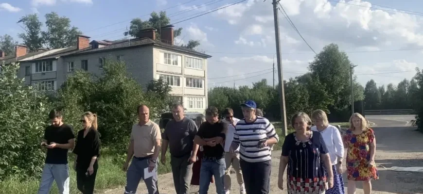 Люди идут