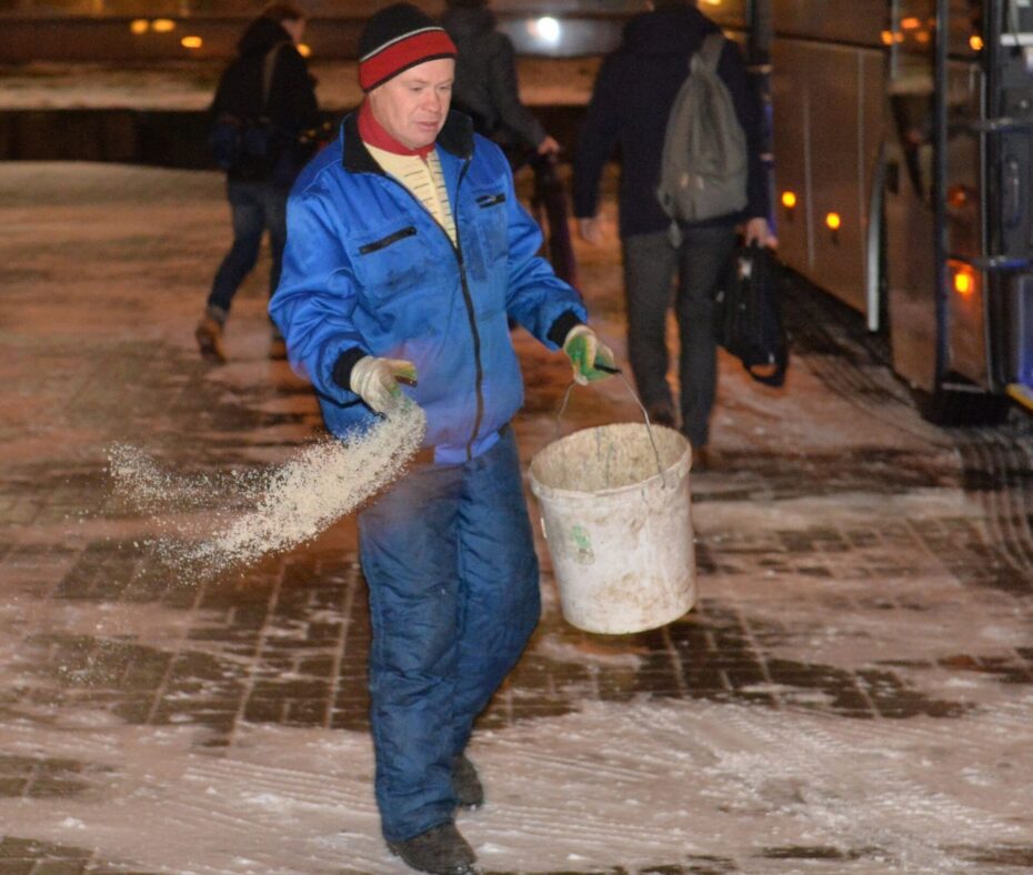СОЛЬ ПОСЫПАЕТ